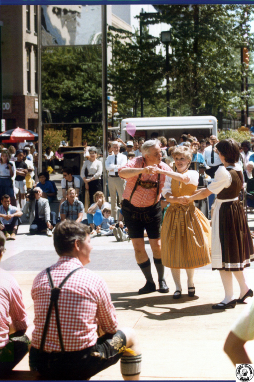 1980 04 20 19 Fayetteville St Mall.jpg